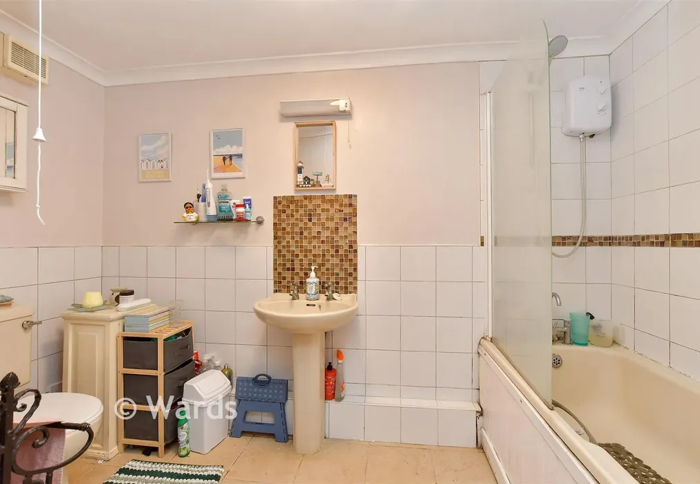 Bathroom - South Road, Faversham, Kent - Wards of Kent