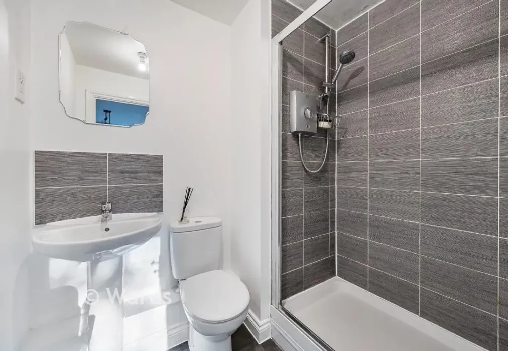 En-Suite Shower. - Wills Crescent, West Malling, Kent - Wards of Kent