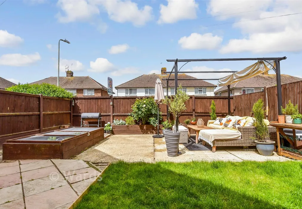 Side Garden - Norman Road, Whitstable, Kent - Wards of Kent