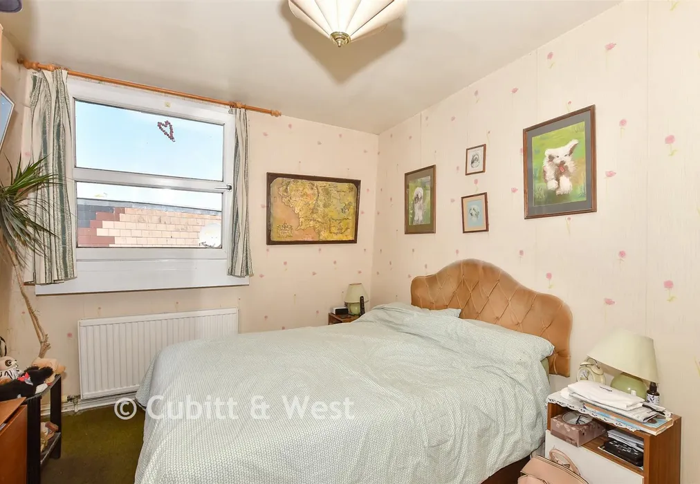 Bedroom 1 - Station Road, Pulborough, West Sussex - Wards of Kent