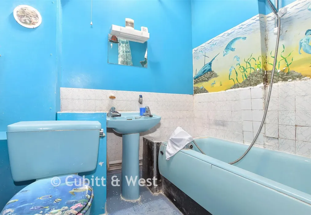 Bathroom - Station Road, Pulborough, West Sussex - Wards of Kent