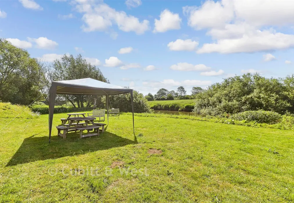 Communal Gardens - Station Road, Pulborough, West Sussex - Wards of Kent