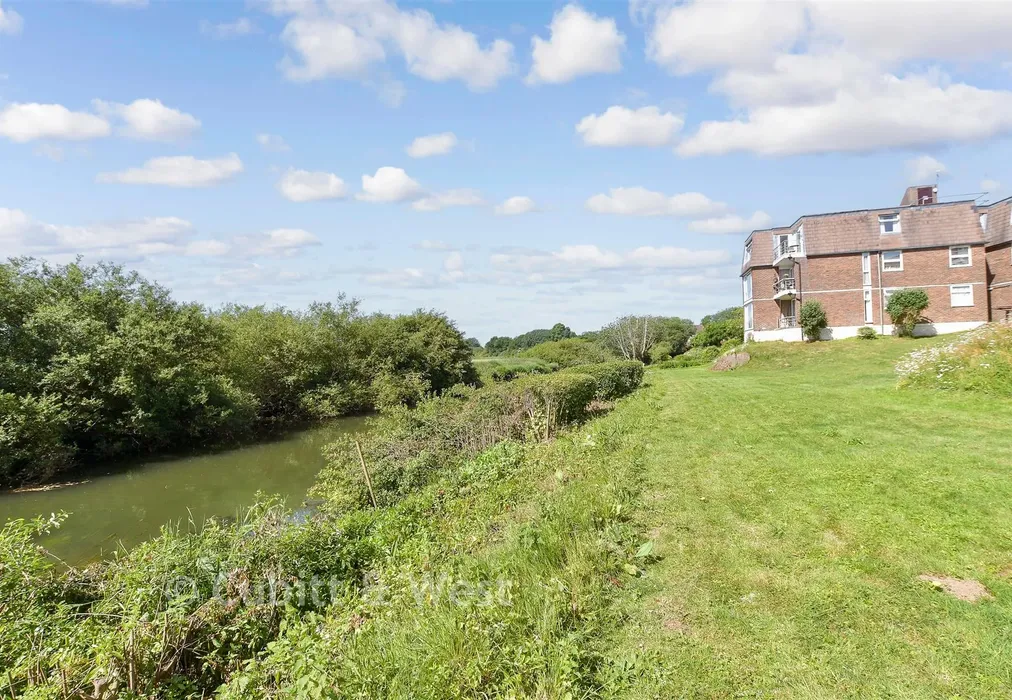 Communal Gardens - Station Road, Pulborough, West Sussex - Wards of Kent