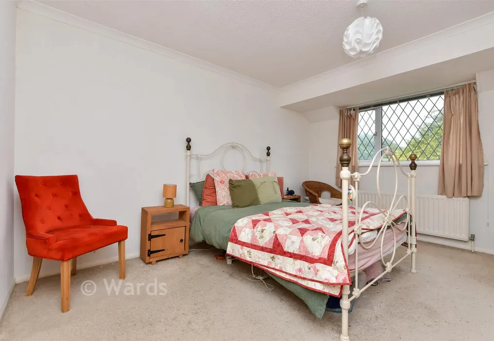 Bedroom 1 - Hunting Gate, Birchington, Kent - Wards of Kent