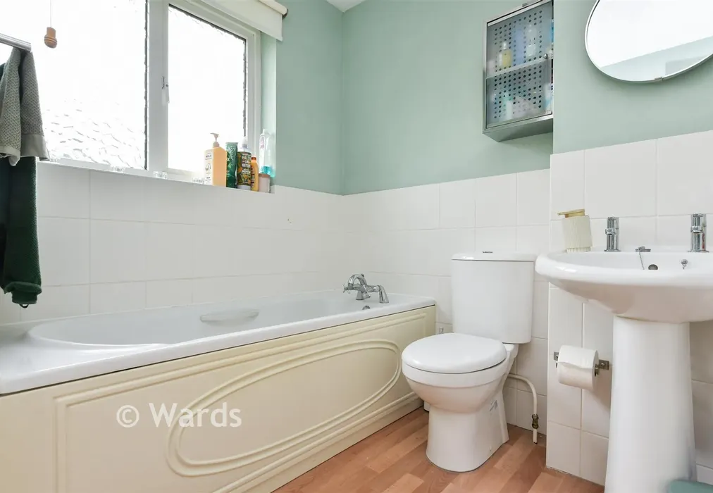 Bathroom - Hunting Gate, Birchington, Kent - Wards of Kent