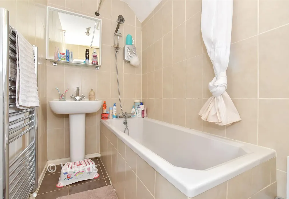 Bathroom - Knights Way, Dover, Kent - Wards of Kent