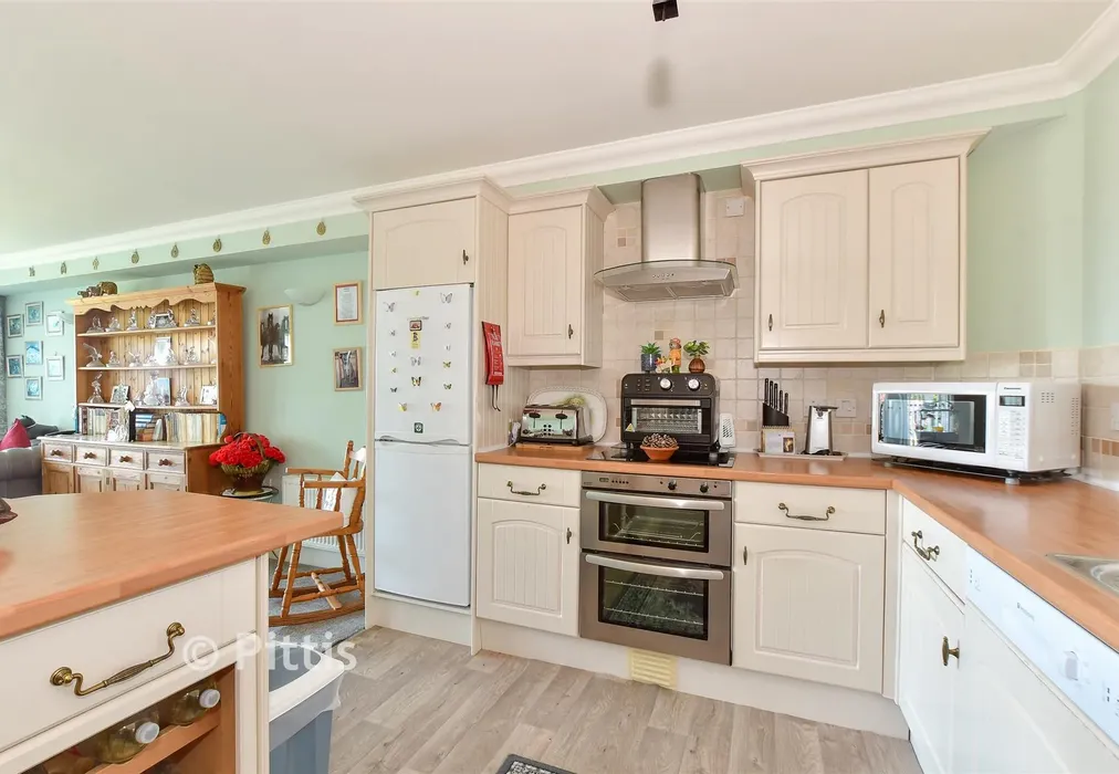 Kitchen/ Living Room - Church Hill, Totland Bay, Isle of Wight - Wards of Kent