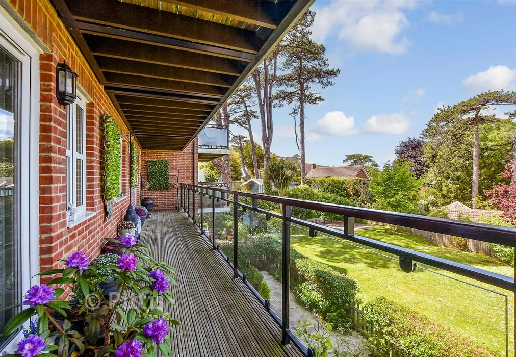 Balcony / Terrace - Church Hill, Totland Bay, Isle of Wight - Wards of Kent