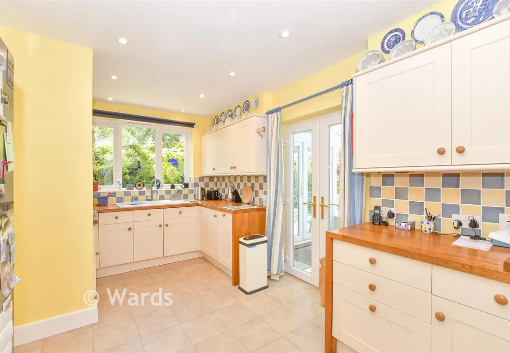 Kitchen/Breakfast Room - Cherry Orchard, Tenterden, Kent - Wards of Kent