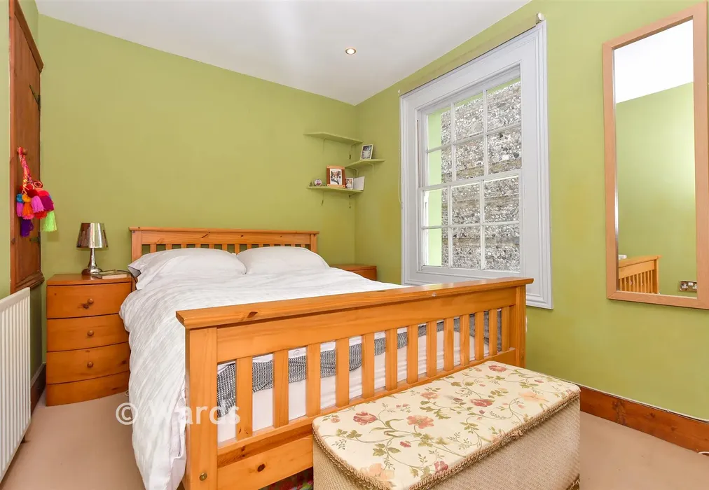 Bedroom 1 - East Cliff, Dover, Kent - Wards of Kent