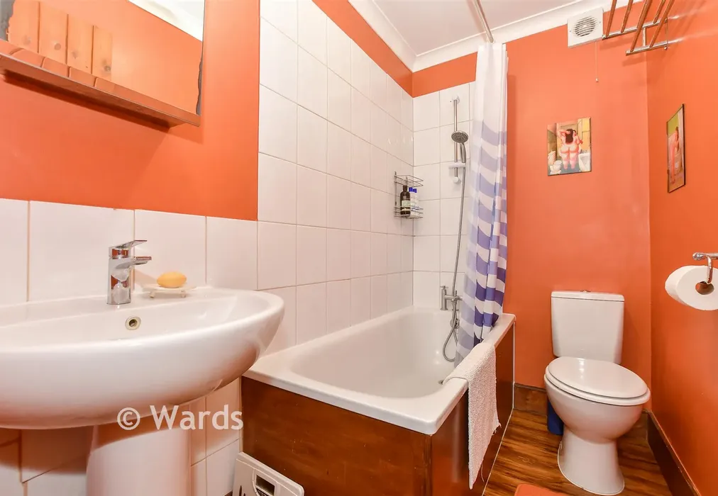 Bathroom - East Cliff, Dover, Kent - Wards of Kent