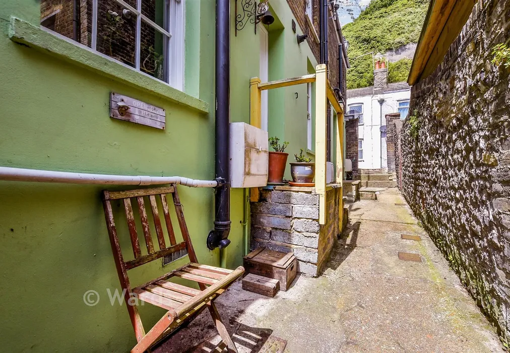 Front Garden - East Cliff, Dover, Kent - Wards of Kent