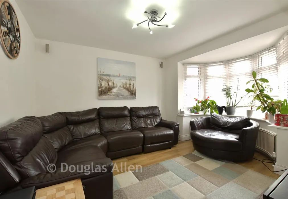 Lounge - Hillview Avenue, Hornchurch, Essex - Wards of Kent