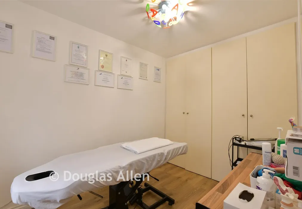 Office - Hillview Avenue, Hornchurch, Essex - Wards of Kent