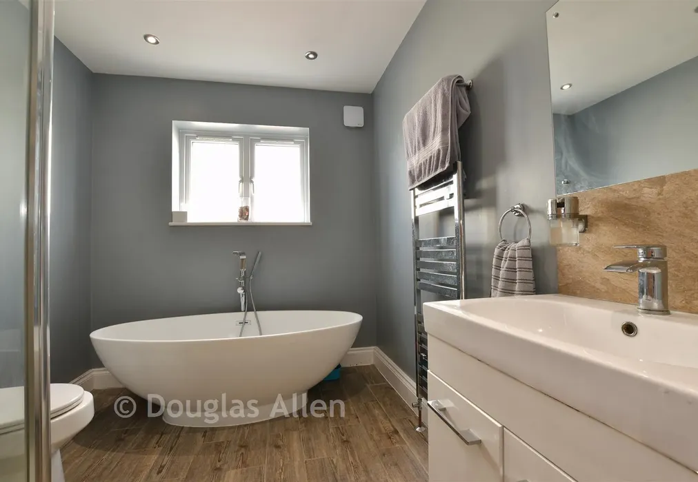 Bathroom - Hillview Avenue, Hornchurch, Essex - Wards of Kent