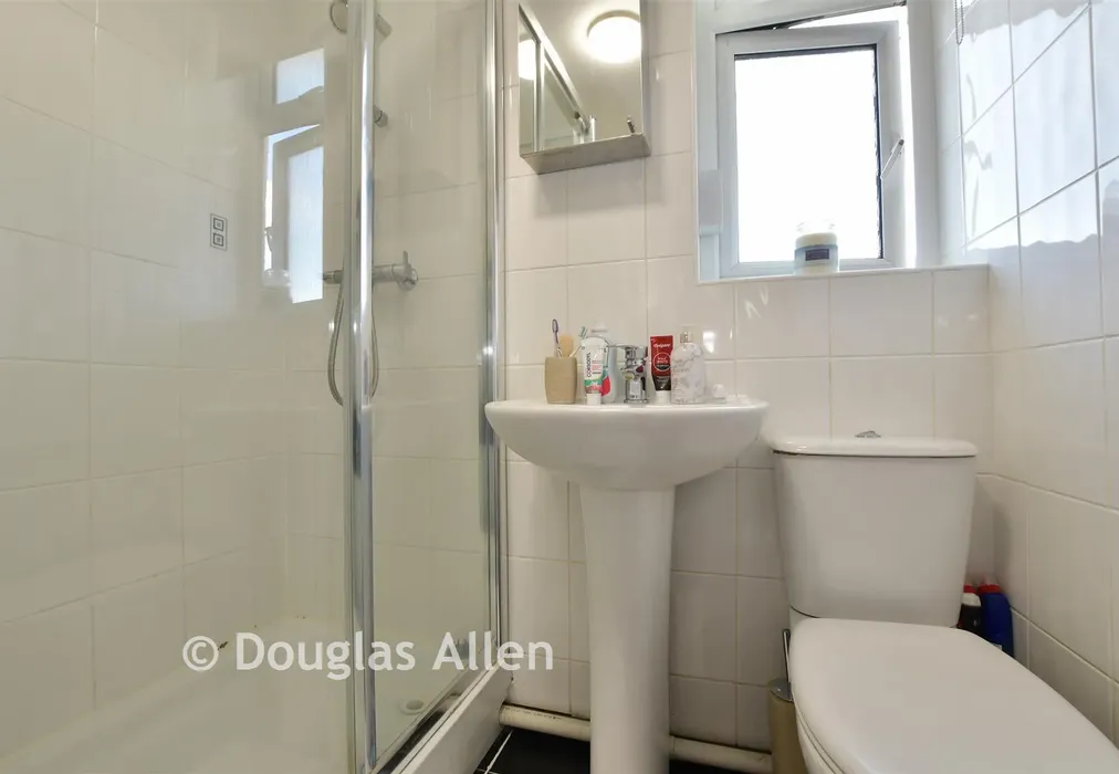 Shower Room - Victor Approach, Hornchurch, Essex - Wards of Kent