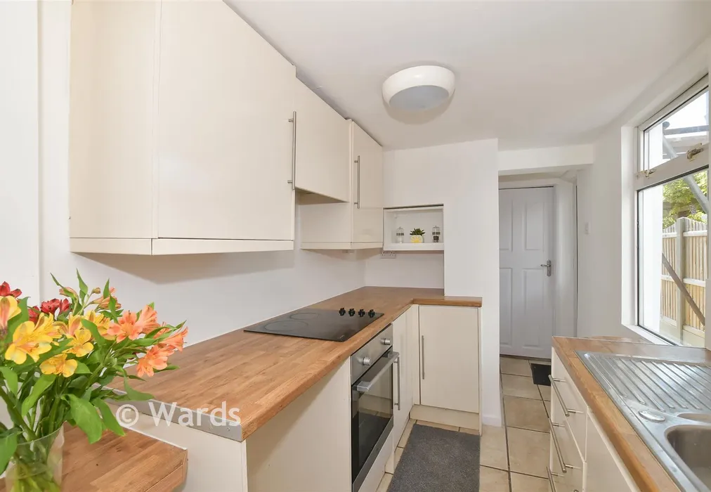 Kitchen - Albert Street, Whitstable, Kent - Wards of Kent
