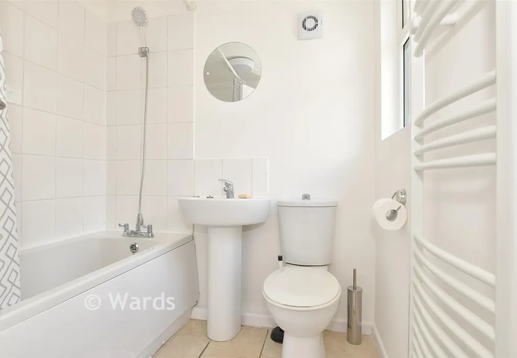 Bathroom - Albert Street, Whitstable, Kent - Wards of Kent