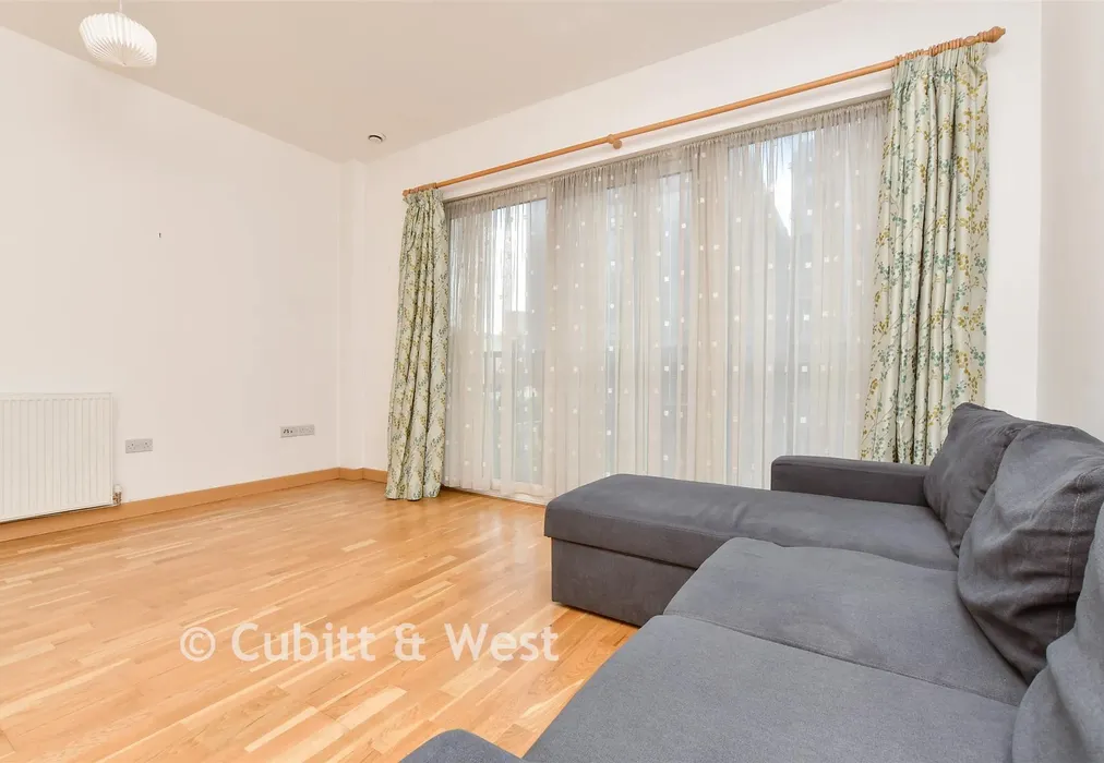 Lounge / Kitchen - Manor Road, Wallington, Surrey - Wards of Kent