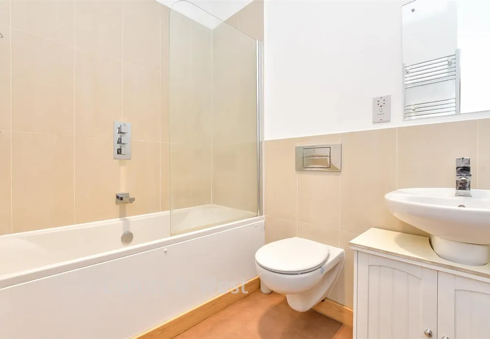 Bathroom - Manor Road, Wallington, Surrey - Wards of Kent