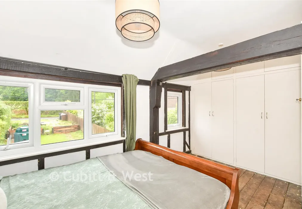 Bedroom 1 - Fairhazel, Piltdown, Uckfield, East Sussex - Wards of Kent
