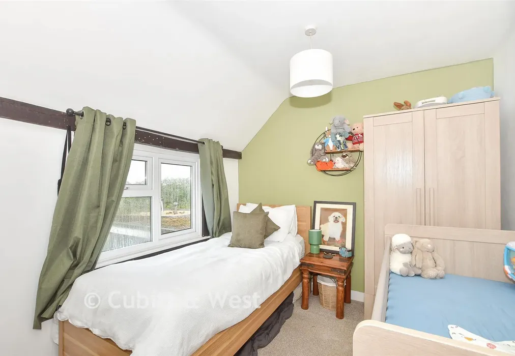 Bedroom 2 - Fairhazel, Piltdown, Uckfield, East Sussex - Wards of Kent