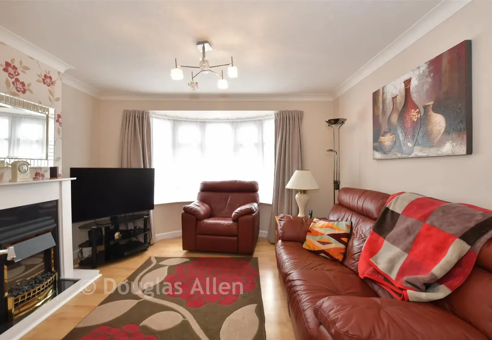 Lounge - Laurel Avenue, Wickford, Essex - Wards of Kent