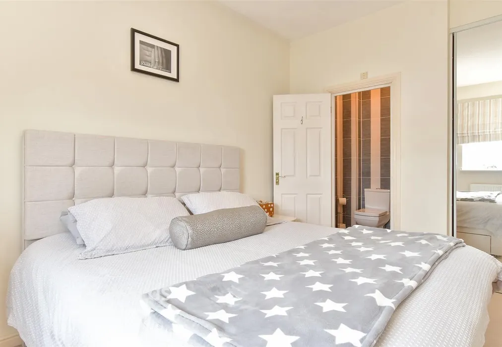 Bedroom 1 - Frobisher Way, Greenhithe, Kent - Wards of Kent