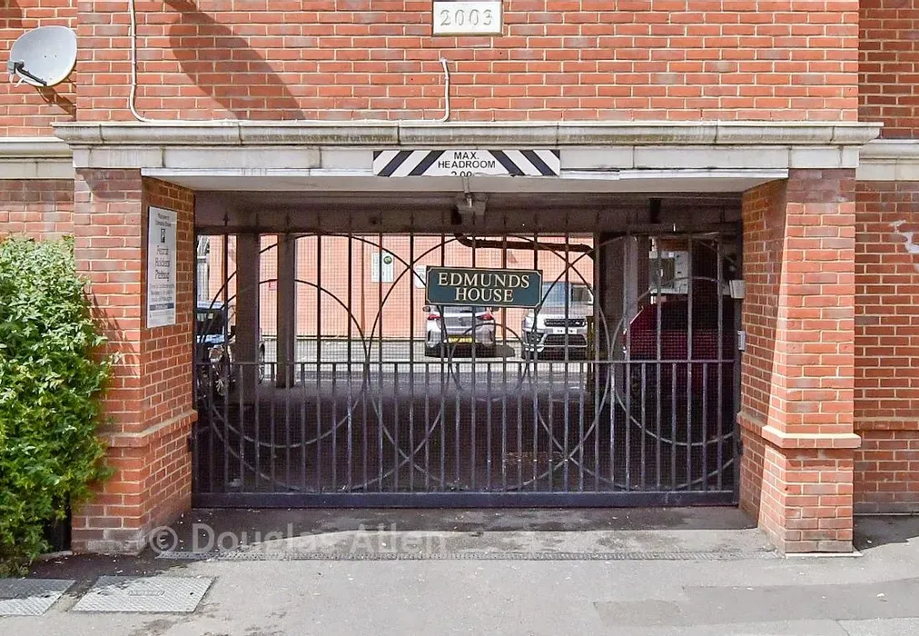 Driveway/Parking - Hemnall Street, Epping, Essex - Wards of Kent