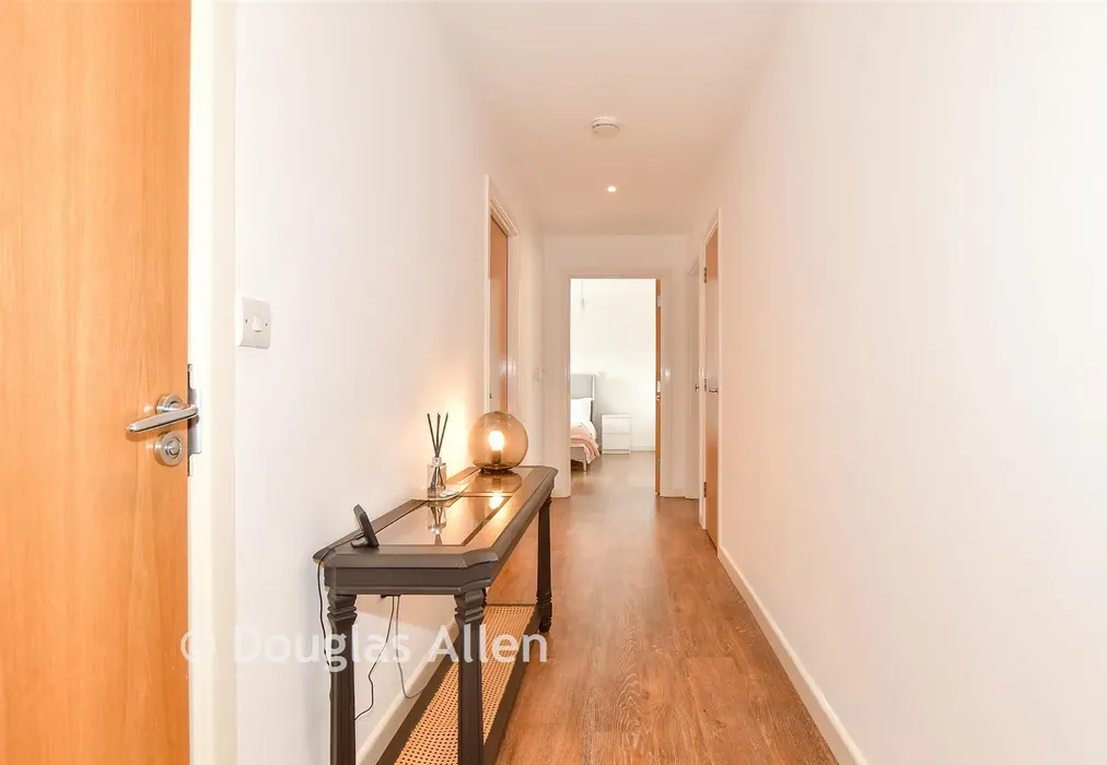 Hallway - Hemnall Street, Epping, Essex - Wards of Kent