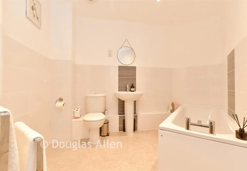 Bathroom - Hemnall Street, Epping, Essex - Wards of Kent