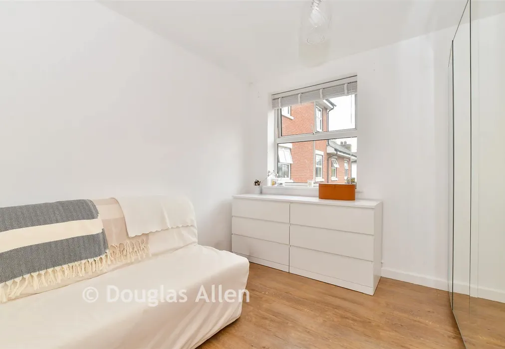 Bedroom 2 - Hemnall Street, Epping, Essex - Wards of Kent