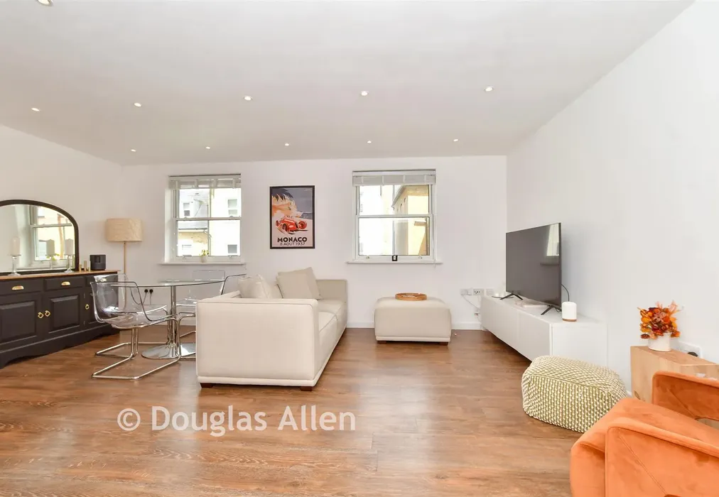Lounge/Diner/Kitchen - Hemnall Street, Epping, Essex - Wards of Kent