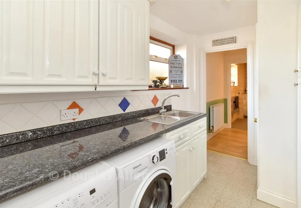 Utility Room - Townmead Road, Waltham Abbey, Essex - Wards of Kent