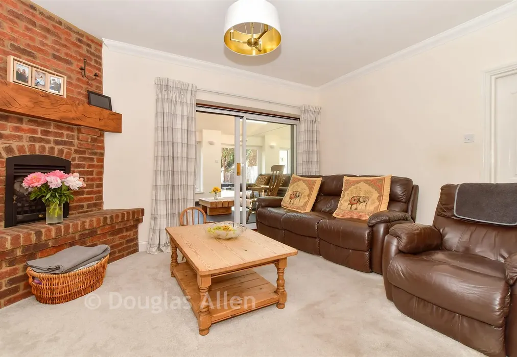 Snug - Townmead Road, Waltham Abbey, Essex - Wards of Kent
