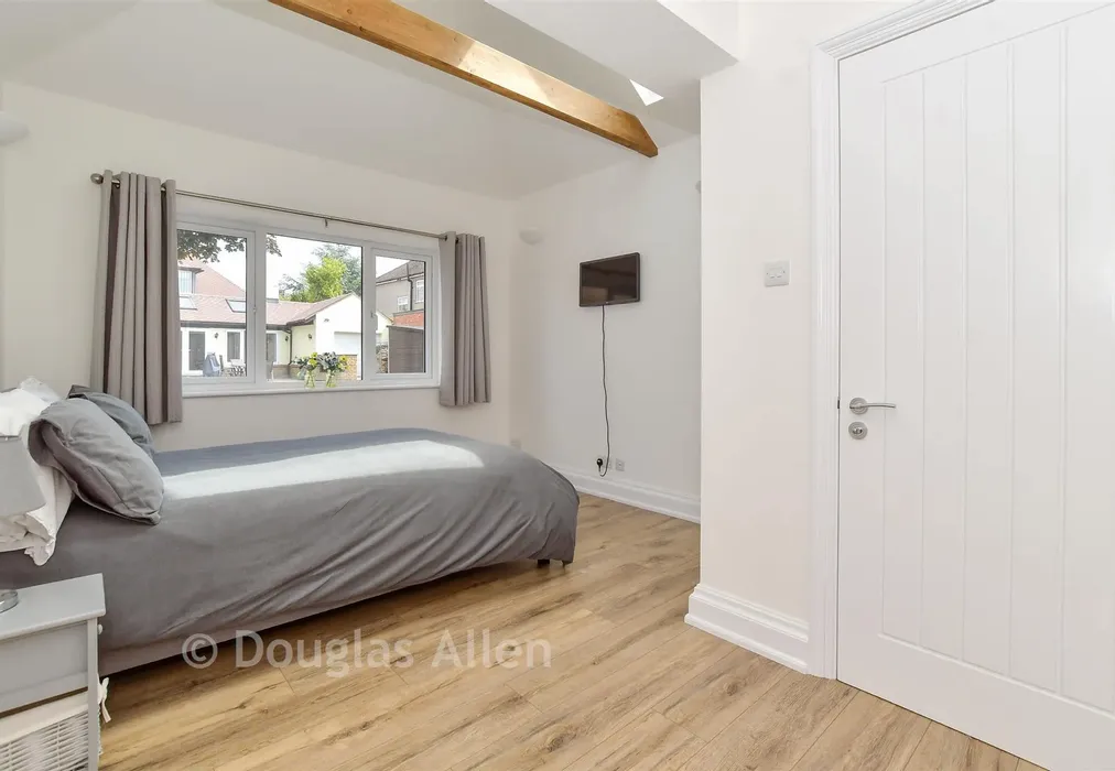 Annexe Bedroom 1 - Townmead Road, Waltham Abbey, Essex - Wards of Kent