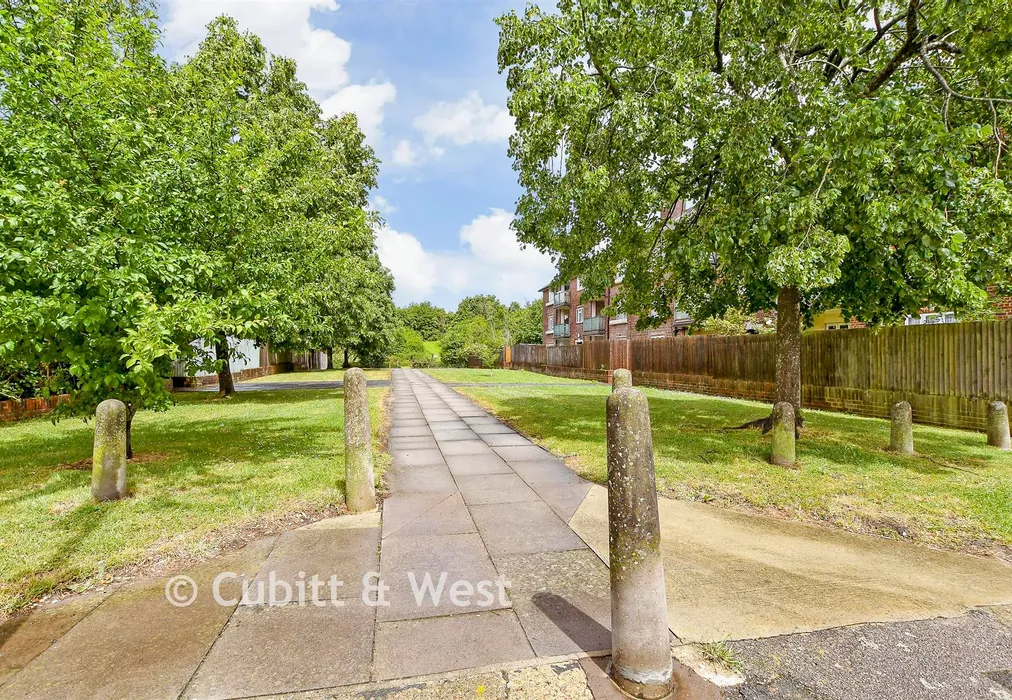 Surrounding Area - Radstock Way, Merstham, Surrey - Wards of Kent