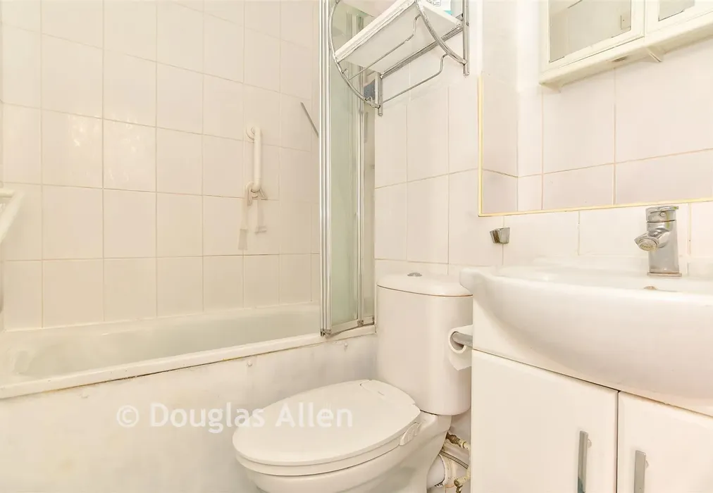 Bathroom - Butteridges Close, Dagenham, Essex - Wards of Kent