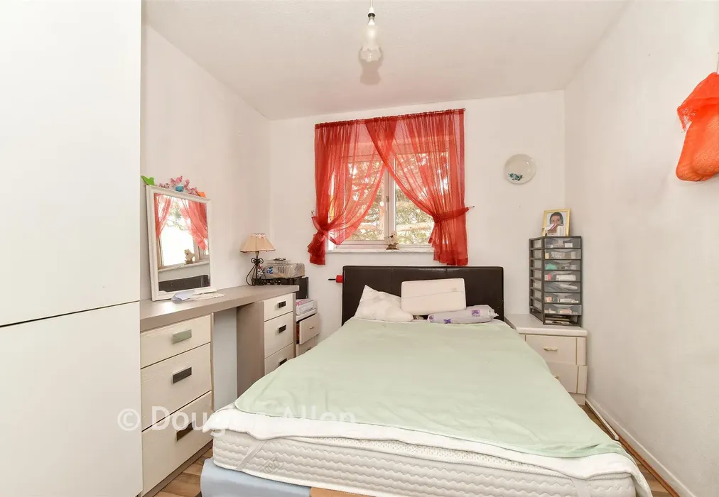 Bedroom - Butteridges Close, Dagenham, Essex - Wards of Kent