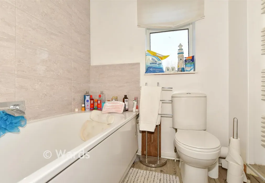 Bathroom - Peartree Road, Herne Bay, Kent - Wards of Kent