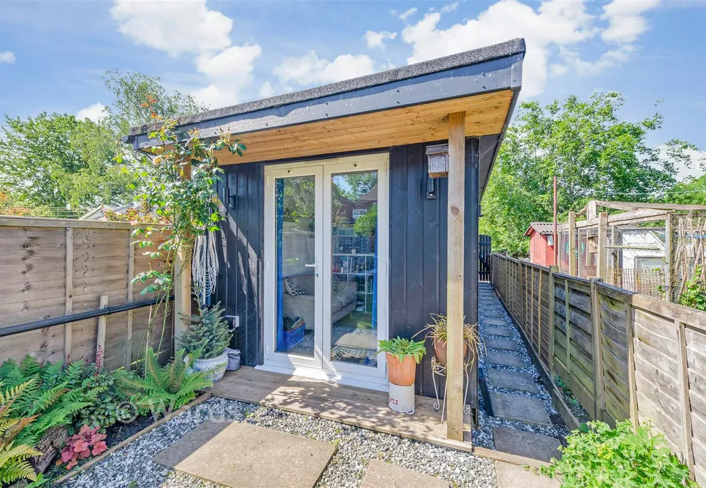 Workshop/Outbuildings - Noahs Ark, Kemsing, Sevenoaks, Kent - Wards of Kent