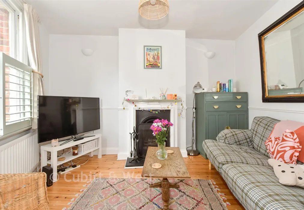 Lounge - Church Street, Dorking, Surrey - Wards of Kent