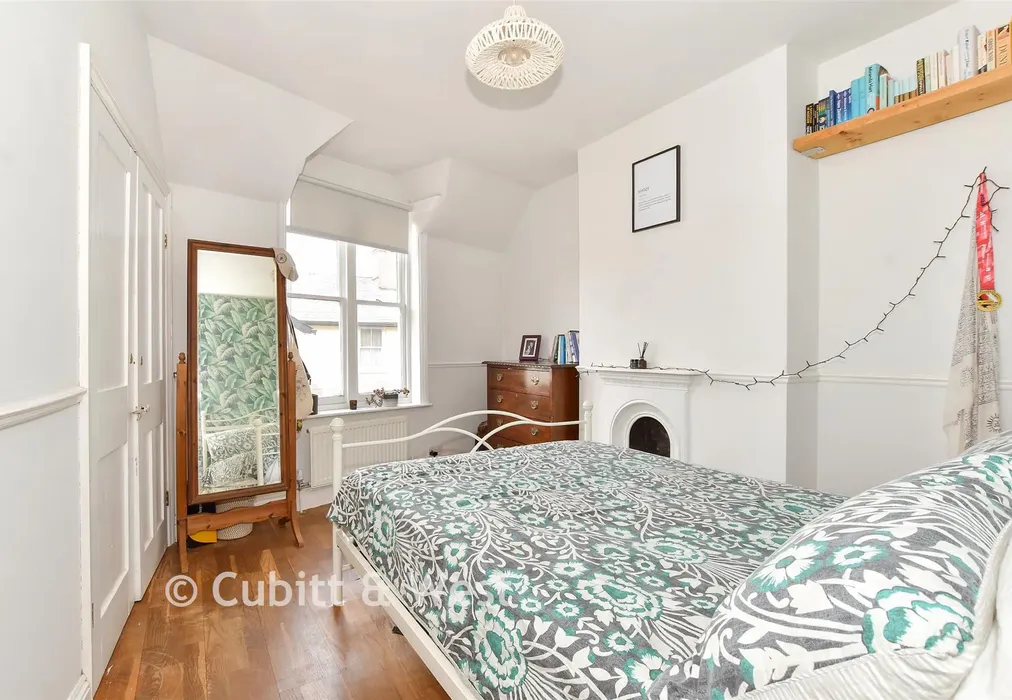 Bedroom 1 - Church Street, Dorking, Surrey - Wards of Kent