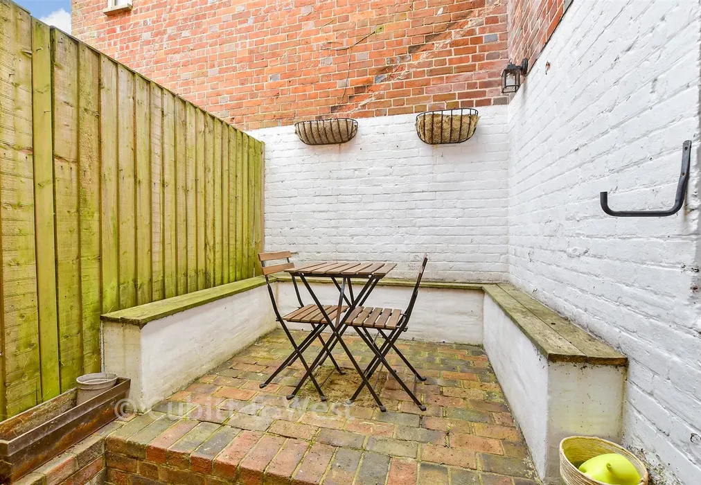 Rear Garden - Church Street, Dorking, Surrey - Wards of Kent