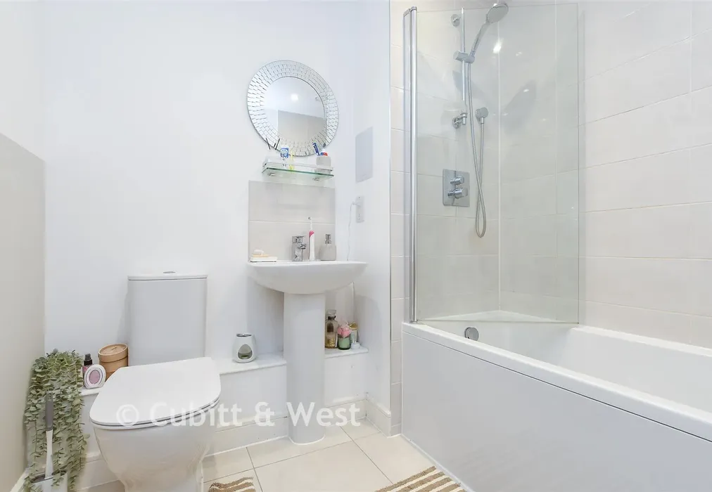 Bathroom - Nailsworth Crescent, Merstham, Surrey - Wards of Kent