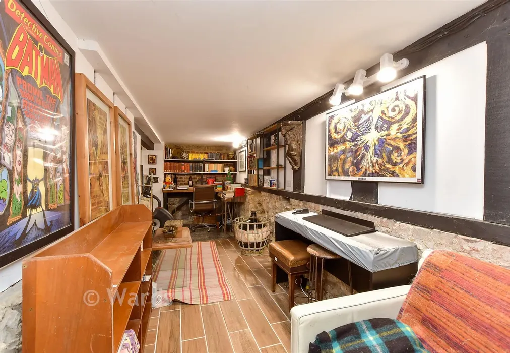 Cellar 2 - Buttway Lane, Cliffe, Rochester, Kent - Wards of Kent