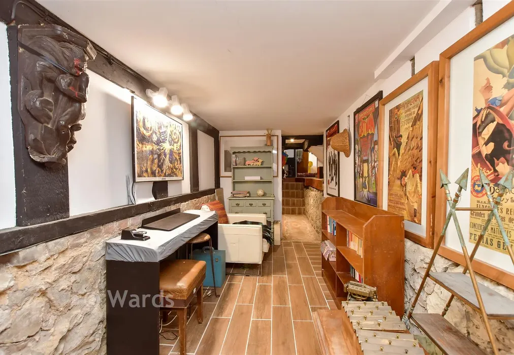 Cellar 2 - Buttway Lane, Cliffe, Rochester, Kent - Wards of Kent