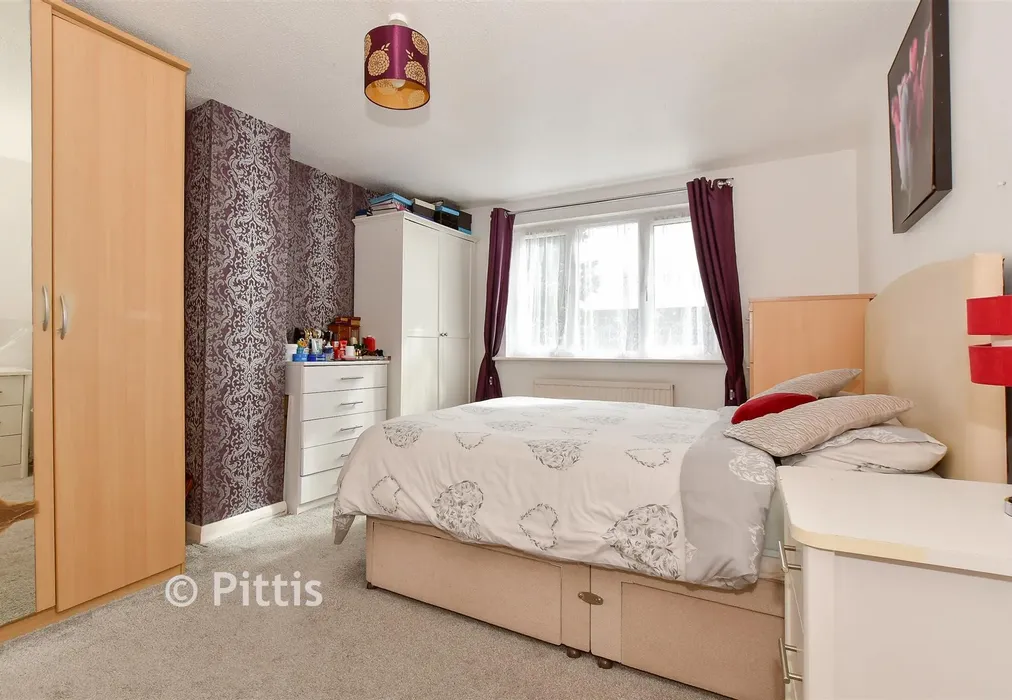 Bedroom 1 - Pitt Street, Ryde, Isle of Wight - Wards of Kent