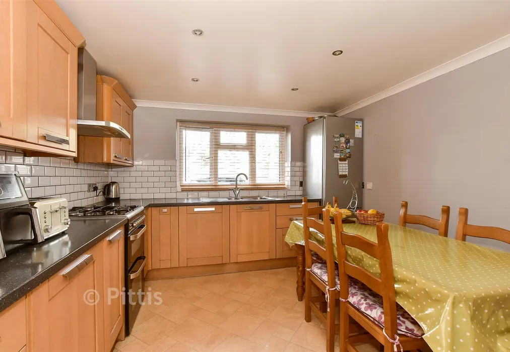 Kitchen - Pitt Street, Ryde, Isle of Wight - Wards of Kent