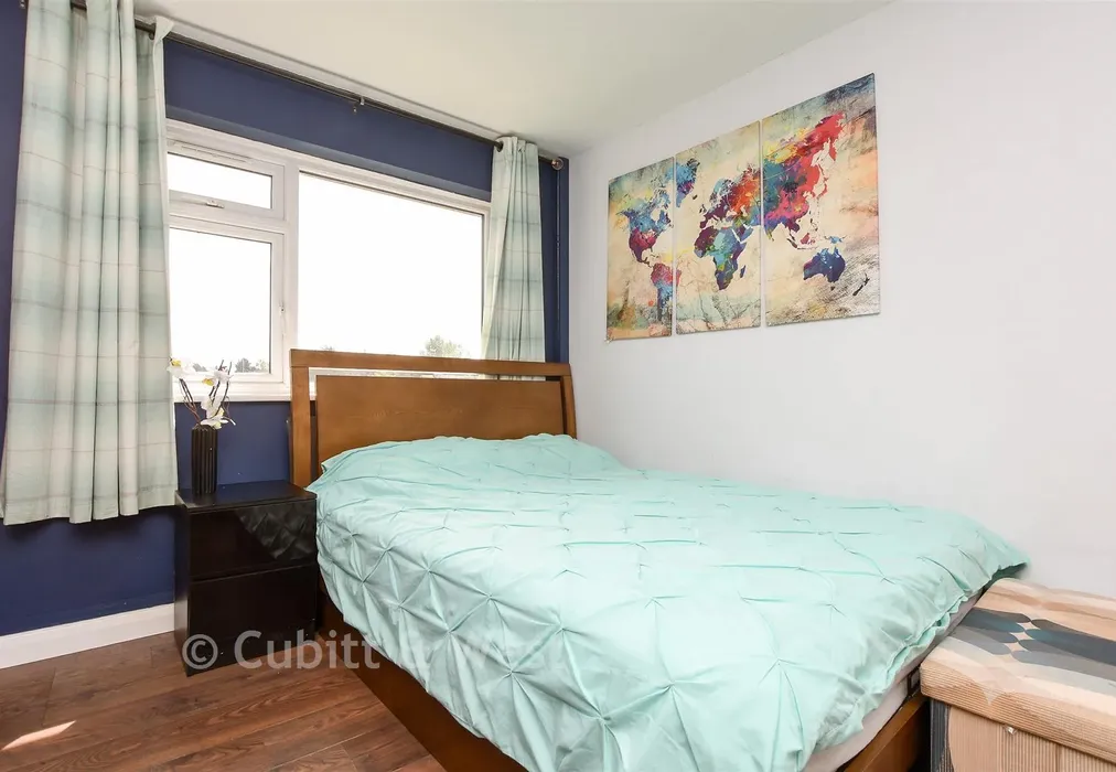 Bedroom 1 - Twickenham Close, Croydon, Surrey - Wards of Kent
